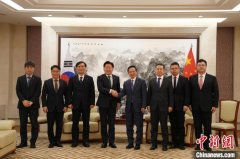 中国驻韩国大使戴兵会见韩国济州道知事吴怜