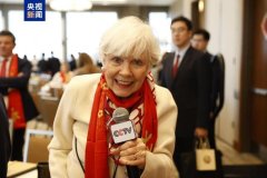 多国举办精彩活动 点“红”地标建筑 共庆